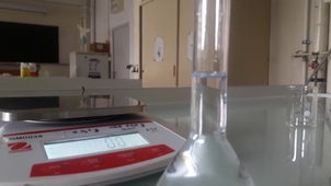 Mesure de liquide avec une fiole jaugée