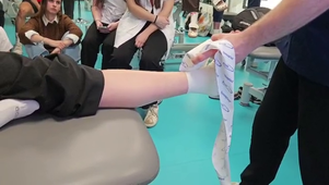 3. Strapping cheville - Montage préventif Bâti ou en 8 - retoue au sport après lésions multiligamentaires.mp4